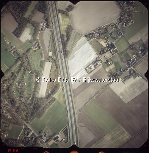 Luchtfoto Herpen (2002) uit de collectie Rijkswaterstaat Centrale Informatievoorziening