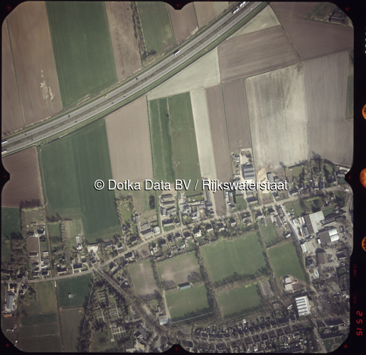 Luchtfoto Schaijk (2002) uit de collectie Rijkswaterstaat Centrale Informatievoorziening