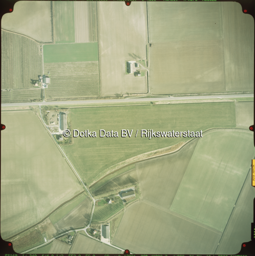 Luchtfoto Vogelwaarde (2003) uit de collectie Rijkswaterstaat Centrale Informatievoorziening