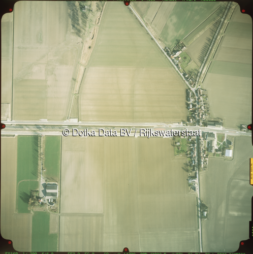 Luchtfoto Zaamslag (2003) uit de collectie Rijkswaterstaat Centrale Informatievoorziening