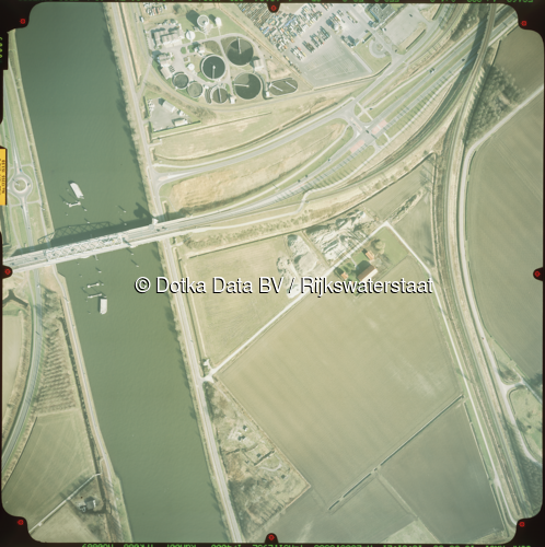 Luchtfoto Terneuzen (2003) uit de collectie Rijkswaterstaat Centrale Informatievoorziening