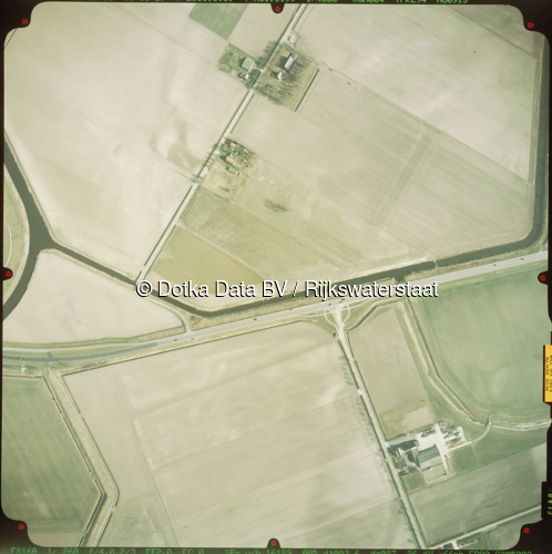 Luchtfoto Biervliet (2003) uit de collectie Rijkswaterstaat Centrale Informatievoorziening