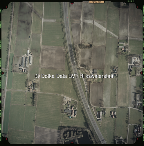 Luchtfoto Hooglanderveen (2003) uit de collectie Rijkswaterstaat Centrale Informatievoorziening