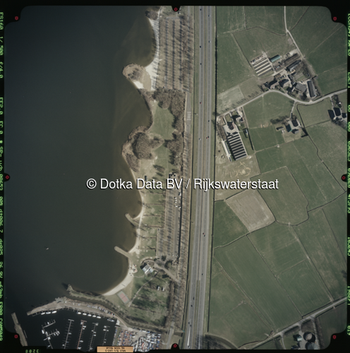 Luchtfoto Putten (2003) uit de collectie Rijkswaterstaat Centrale Informatievoorziening