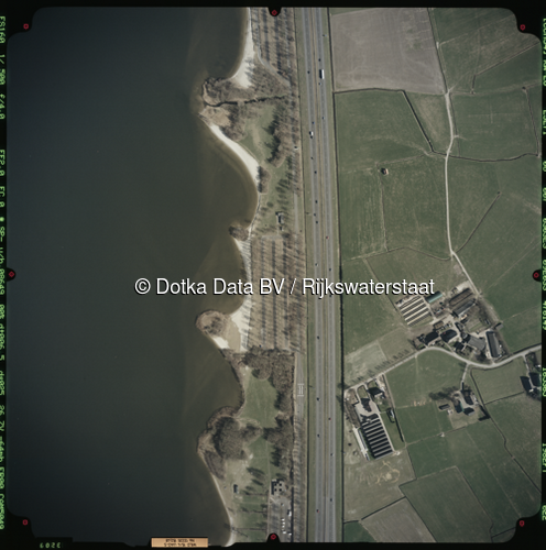 Luchtfoto Putten (2003) uit de collectie Rijkswaterstaat Centrale Informatievoorziening