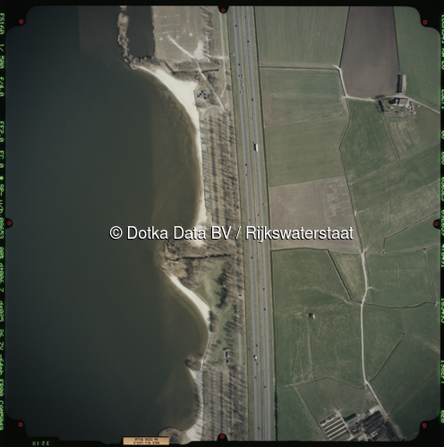 Luchtfoto Putten (2003) uit de collectie Rijkswaterstaat Centrale Informatievoorziening
