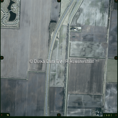 Luchtfoto Gieterveen (2003) uit de collectie Rijkswaterstaat Centrale Informatievoorziening
