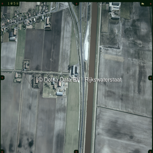 Luchtfoto Meeden (2003) uit de collectie Rijkswaterstaat Centrale Informatievoorziening