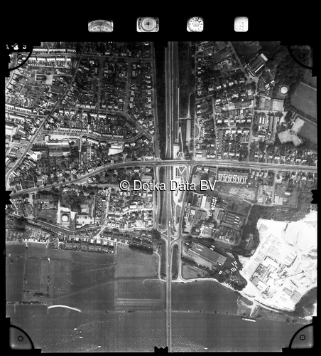 Luchtfoto Rhenen (1981) uit de collectie Stichting Bodemsanering NS (SBNS)