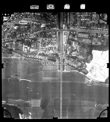 Luchtfoto Rhenen (1981) uit de collectie Stichting Bodemsanering NS (SBNS)