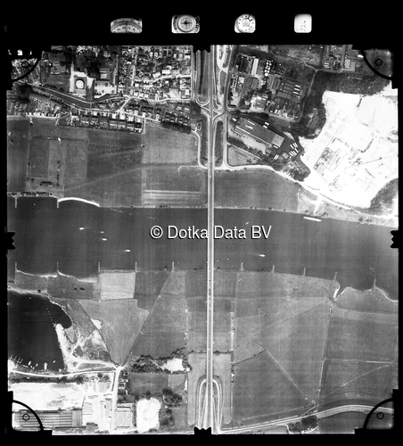 Luchtfoto Rhenen (1981) uit de collectie Stichting Bodemsanering NS (SBNS)