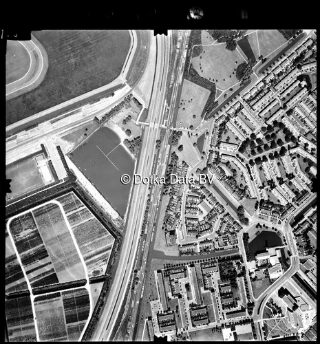 Luchtfoto Rotterdam (1973) uit de collectie Stichting Bodemsanering NS (SBNS)