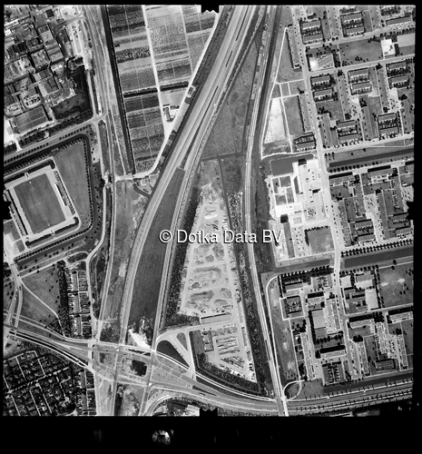 Luchtfoto Rotterdam (1973) uit de collectie Stichting Bodemsanering NS (SBNS)