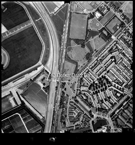 Luchtfoto Rotterdam (1973) uit de collectie Stichting Bodemsanering NS (SBNS)