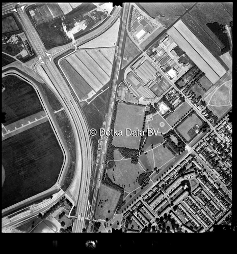Luchtfoto Rotterdam (1973) uit de collectie Stichting Bodemsanering NS (SBNS)