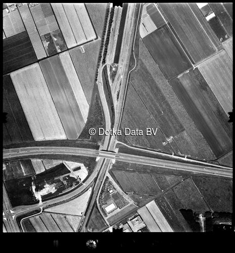 Luchtfoto Rotterdam (1973) uit de collectie Stichting Bodemsanering NS (SBNS)