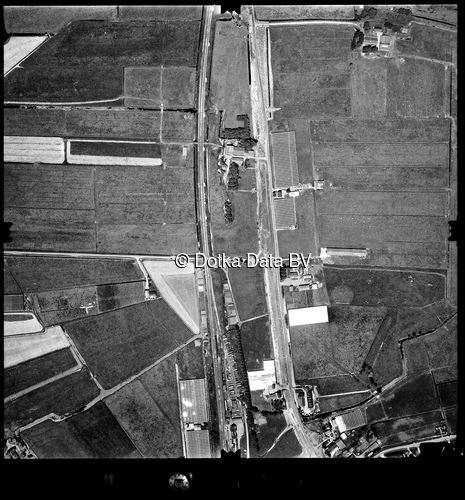 Luchtfoto Pijnacker (1973) uit de collectie Stichting Bodemsanering NS (SBNS)