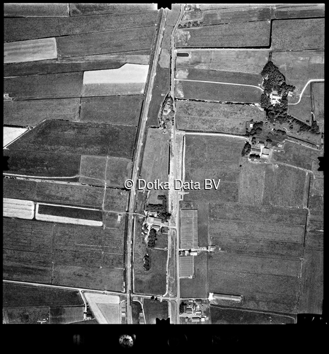 Luchtfoto Pijnacker (1973) uit de collectie Stichting Bodemsanering NS (SBNS)