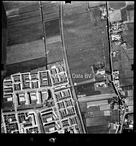 Luchtfoto Pijnacker (1973) uit de collectie Stichting Bodemsanering NS (SBNS)