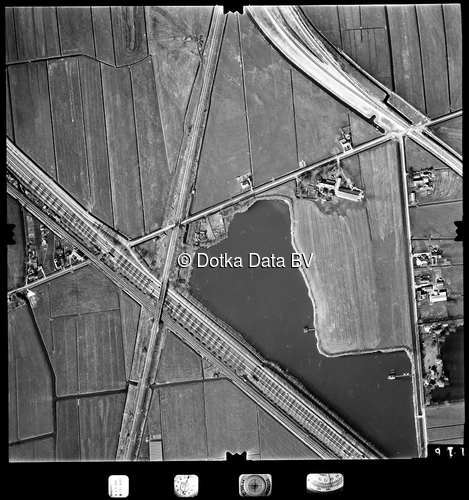Luchtfoto 's-Gravenhage (1977) uit de collectie Stichting Bodemsanering NS (SBNS)