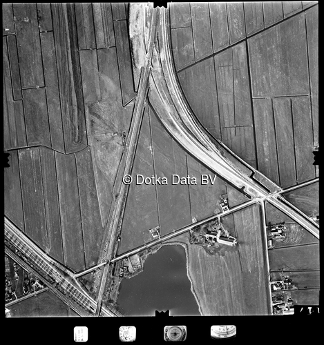 Luchtfoto 's-Gravenhage (1977) uit de collectie Stichting Bodemsanering NS (SBNS)