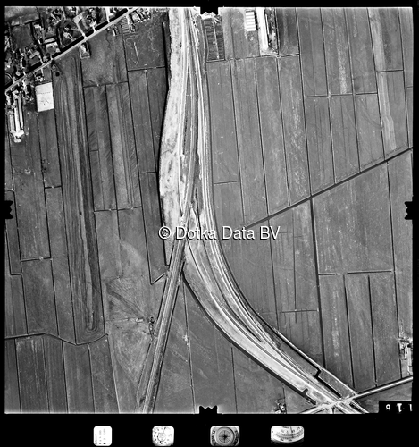 Luchtfoto 's-Gravenhage (1977) uit de collectie Stichting Bodemsanering NS (SBNS)