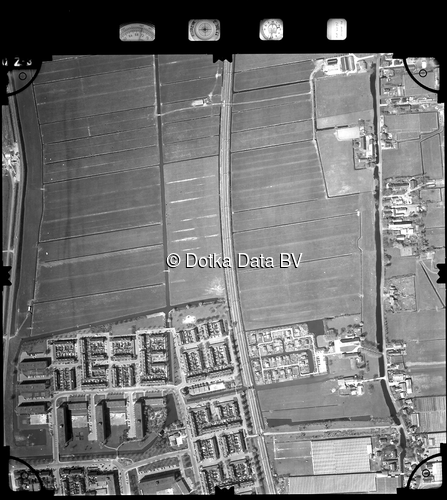 Luchtfoto Pijnacker uit de collectie Stichting Bodemsanering NS (SBNS)