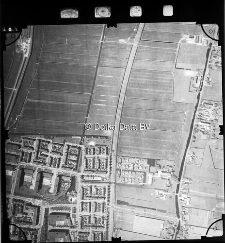 Luchtfoto Pijnacker uit de collectie Stichting Bodemsanering NS (SBNS)