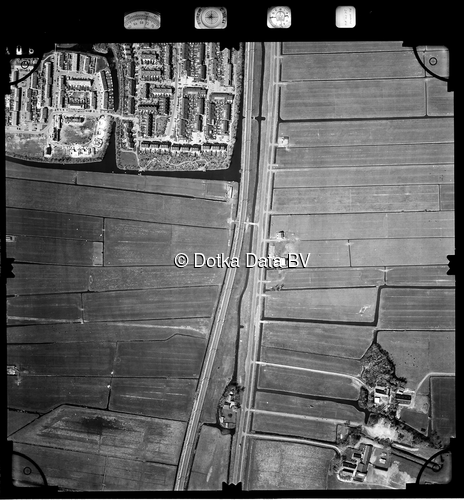 Luchtfoto Pijnacker uit de collectie Stichting Bodemsanering NS (SBNS)