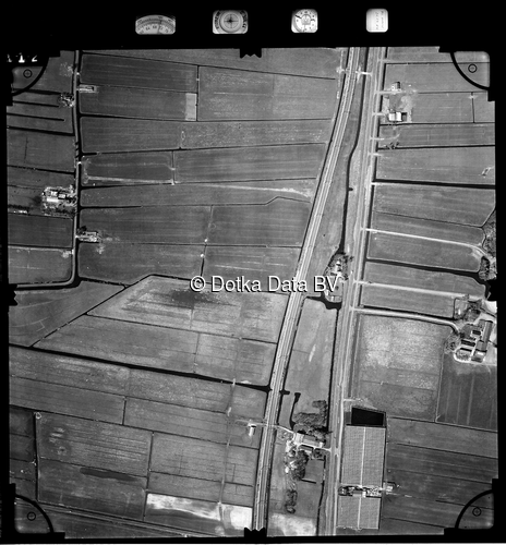 Luchtfoto Pijnacker uit de collectie Stichting Bodemsanering NS (SBNS)